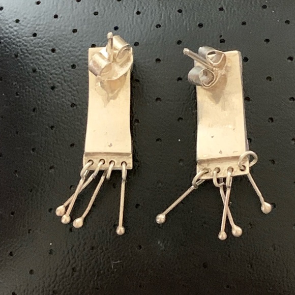 VINTAGE STERLING SILVER ORNATE POST EARRINGS - Picture 3 of 13